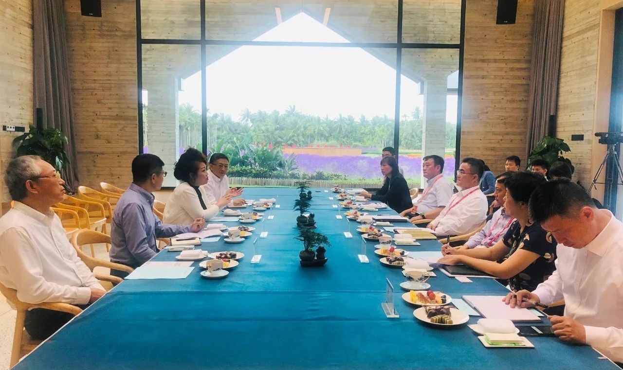 恒行6（中国）在博鳌  海南省副省长倪强会见恒行6（中国）副总裁翟京丽一行